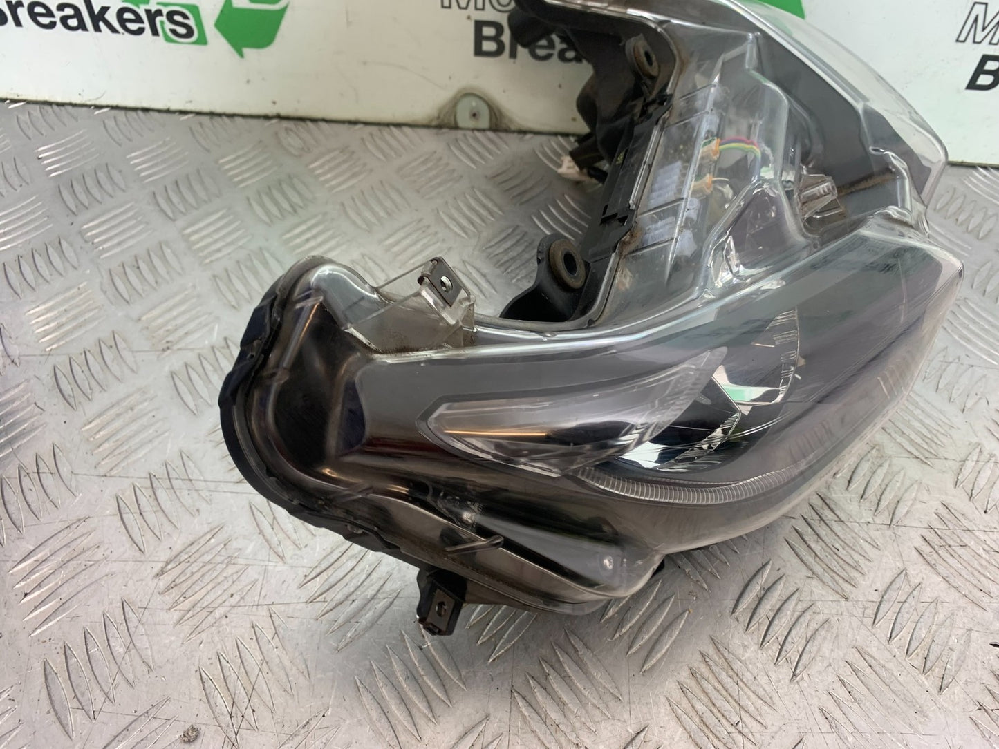 YAMAHA XMAX 300 HEADLIGHT  YEAR 2017-2020 (CMB1218)
