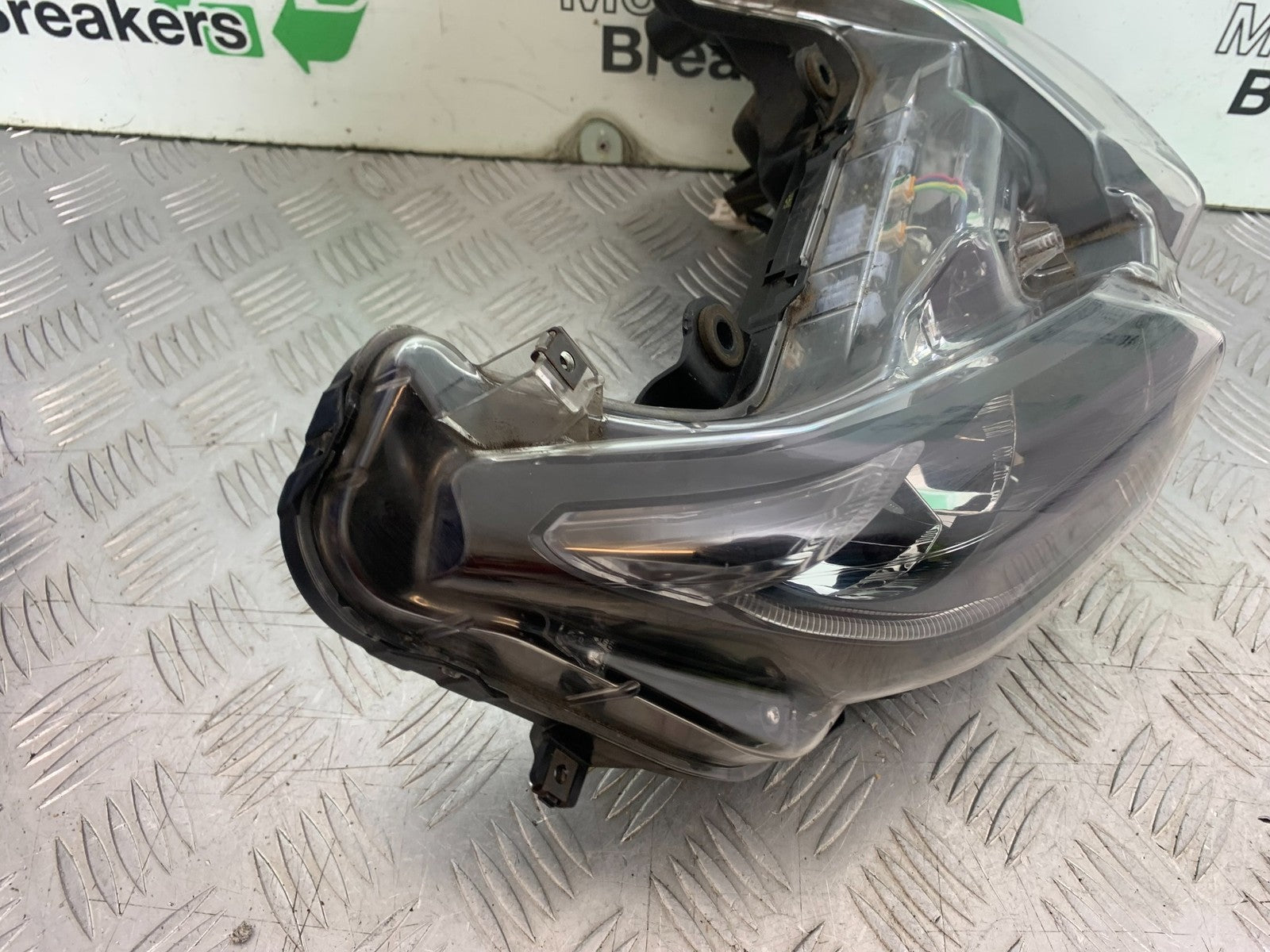 YAMAHA XMAX 300 HEADLIGHT  YEAR 2017-2020 (CMB1218)