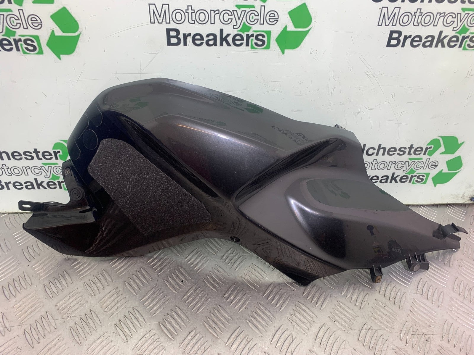 BMW K1300 S K 1300 S RIGHT TANK PANEL  YEAR 2009-16 (CMB1216)