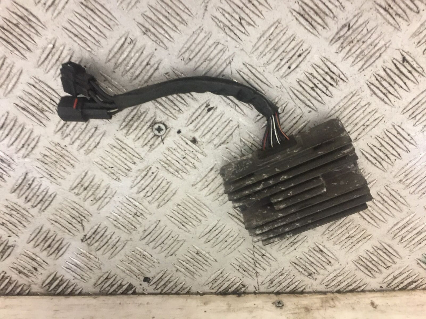 SUZUKI SFV650 SFV 650 GLADIUS REGULATOR  2009-15 (STOCK 709)