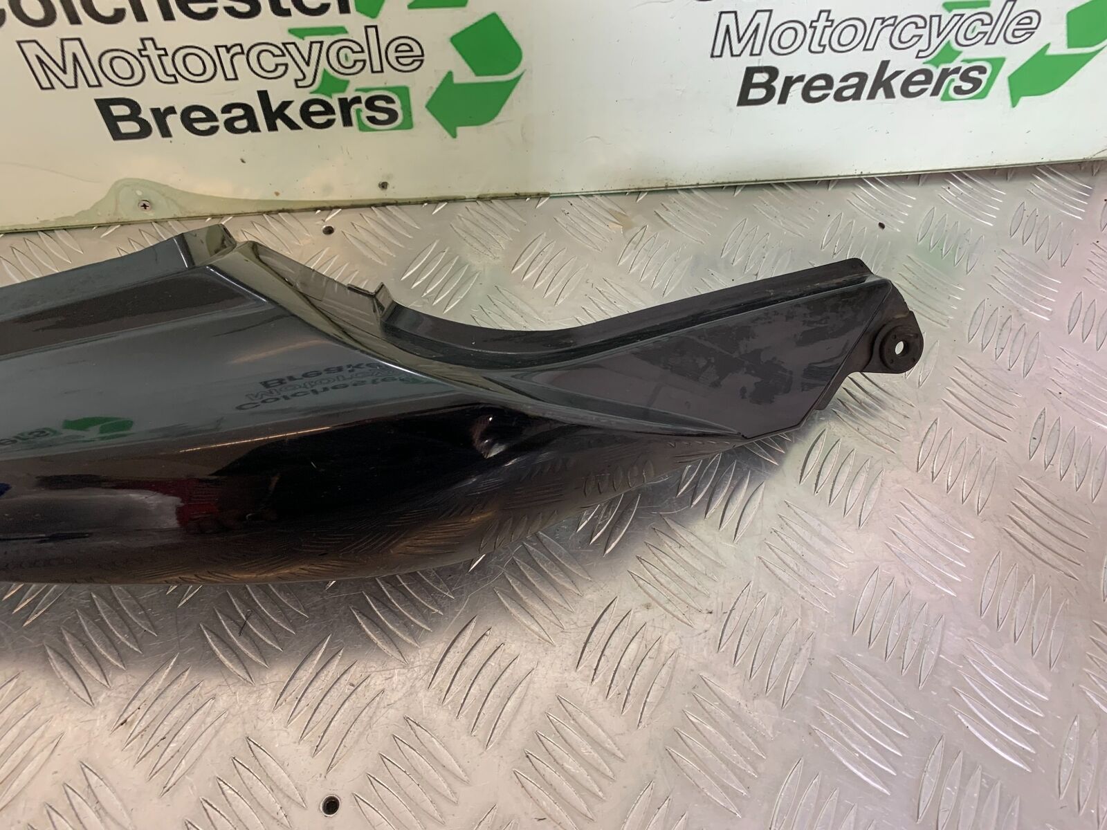 SUZUKI SV650 SV 650 RIGHT SEAT PANEL  YEAR 2003-2006 (CMB1014)