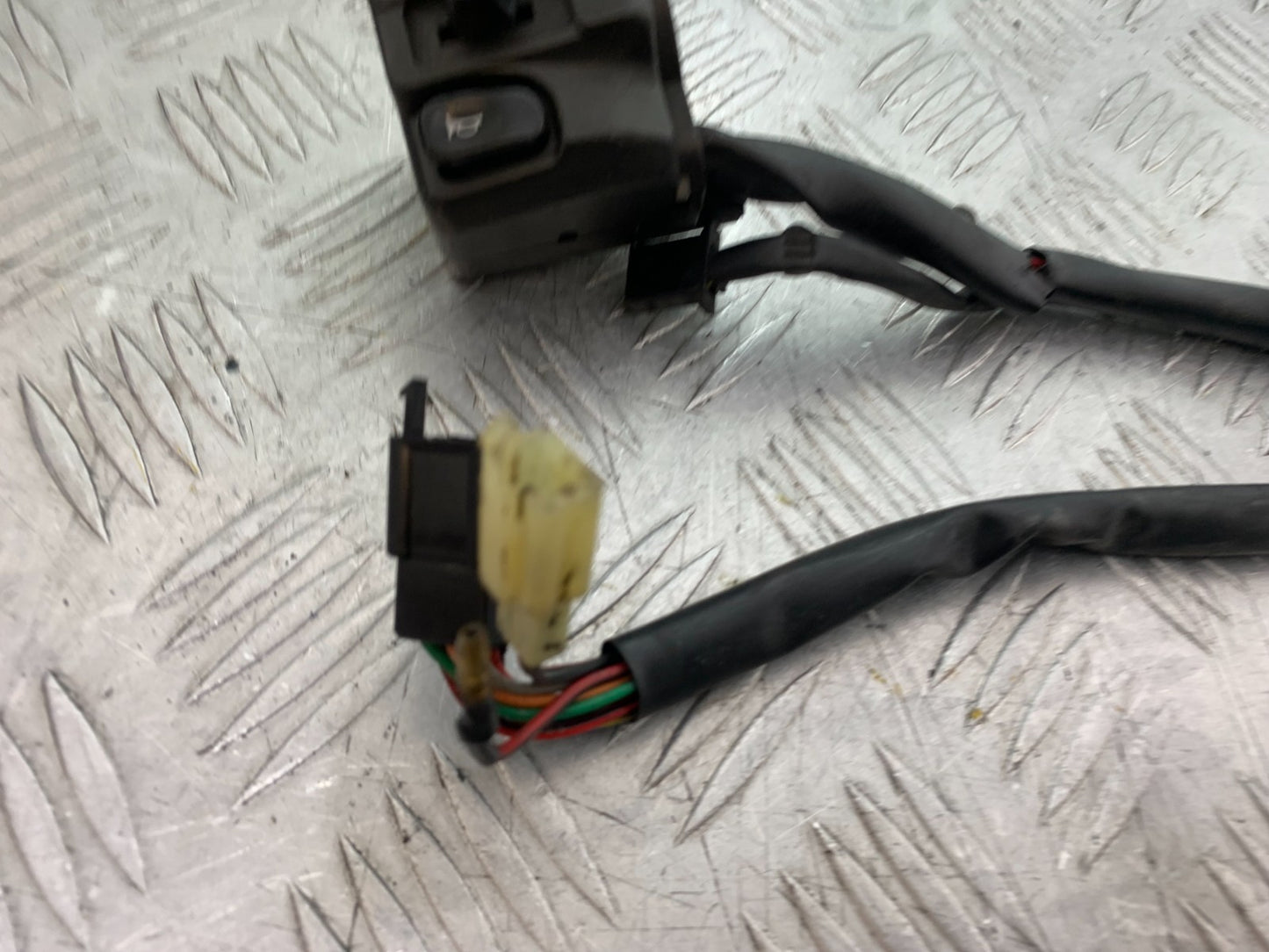 KAWASAKI ZX9R ZX9 R LEFT SWITCH GEAR  YEAR 1998-1999 (CMB1329)