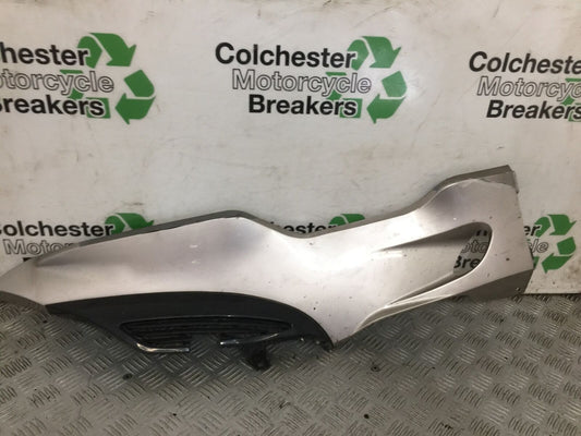 SUZUKI AN 250 BURGMAN RIGHT LOWER PANEL YEAR 1999  (STOCK 881)