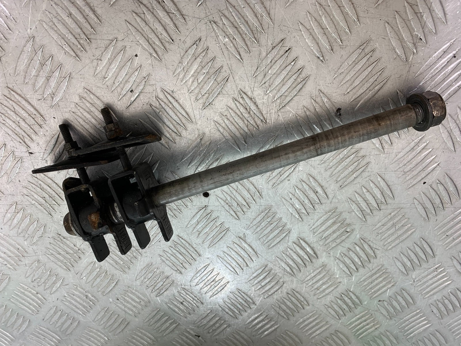 HONDA CBF500 CBF 500 REAR WHEEL SPINDLE YEAR 2004-2008  (CMB1294)