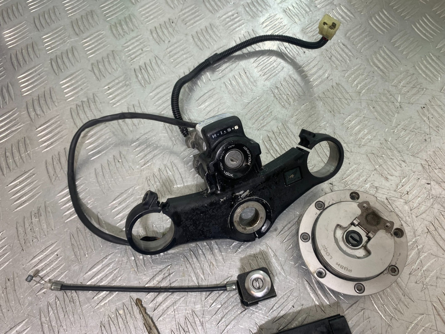 HONDA CBR600 CBR 600 FX FY ECU LOCKS KEY   YEAR 1999-2000 (CMB1287)