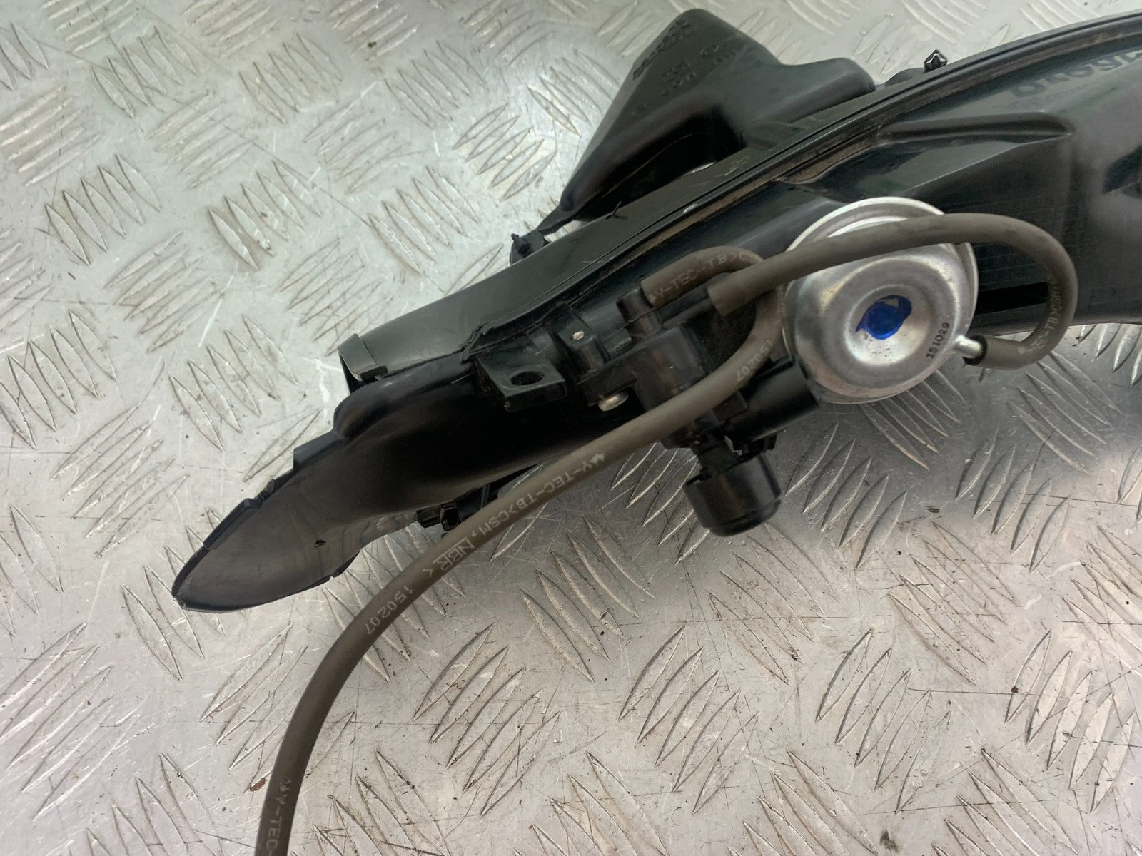 HONDA CBR1000 rr FIREBLADE RIGHT AIR TUBE  YEAR 2012-2016 (CMB1198)