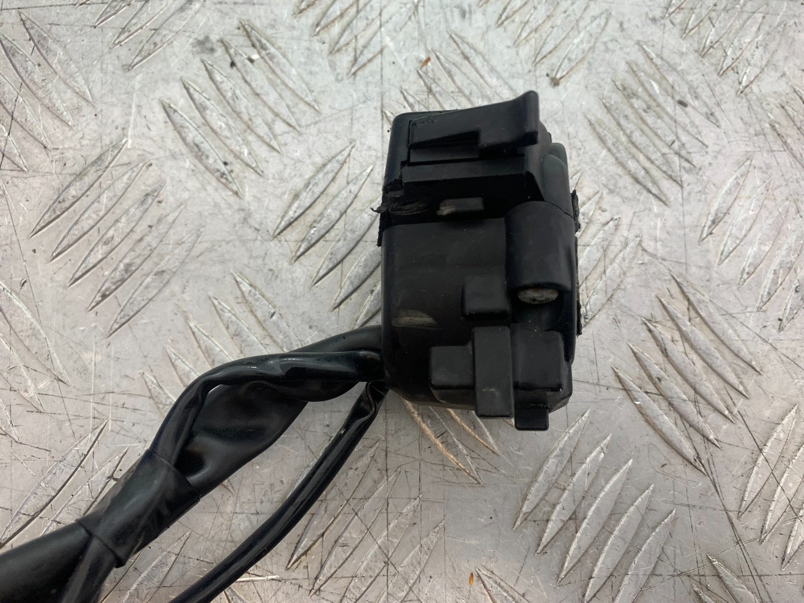 HONDA CBR1000 rr FIREBLADE LEFT SWITCH GEAR  YEAR 2006 (CMB1220)