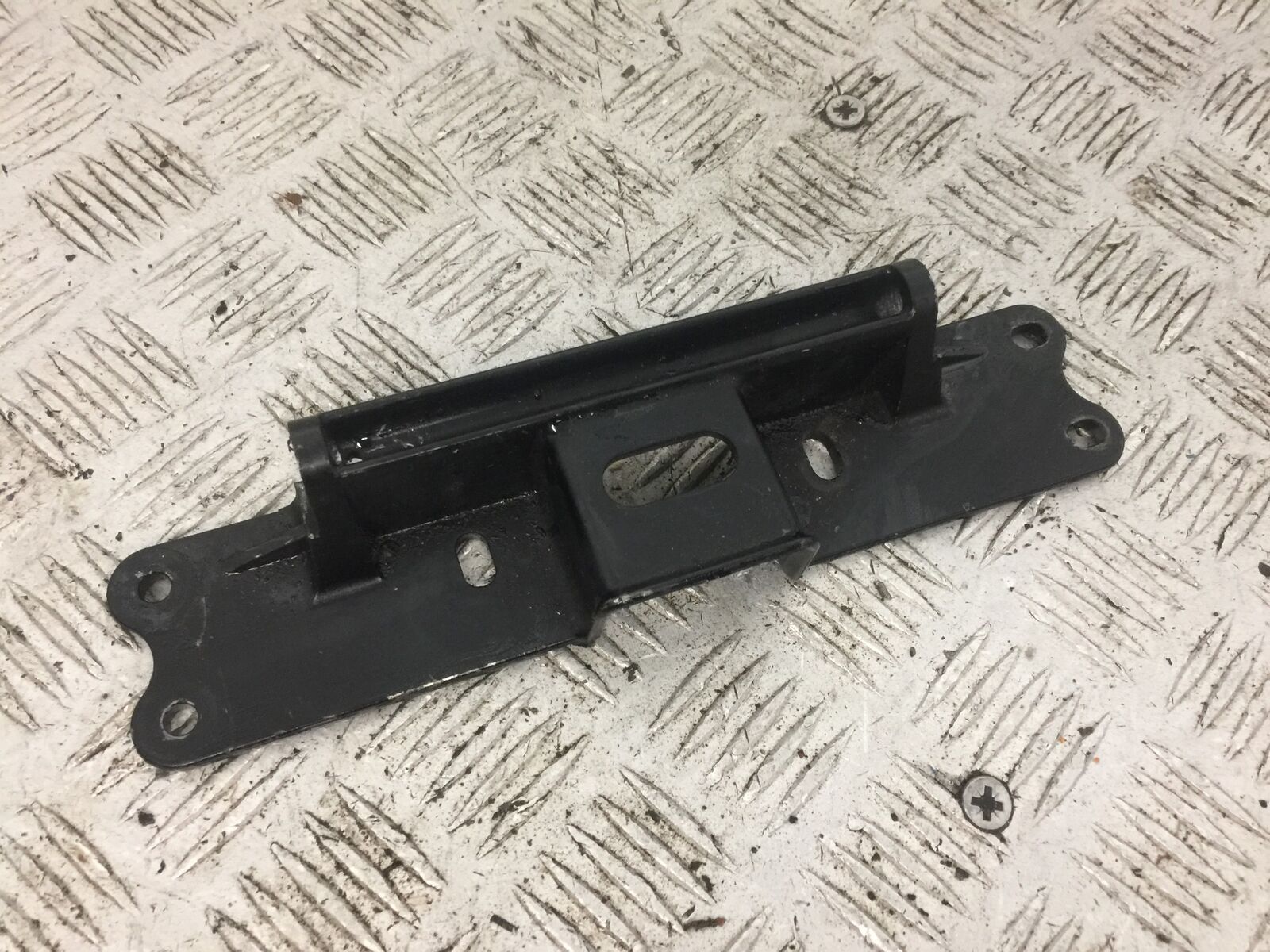 YAMAHA FJR1300 FJR 1300 TANK BRACKET  YEAR 2001-05 (STOCK 814)
