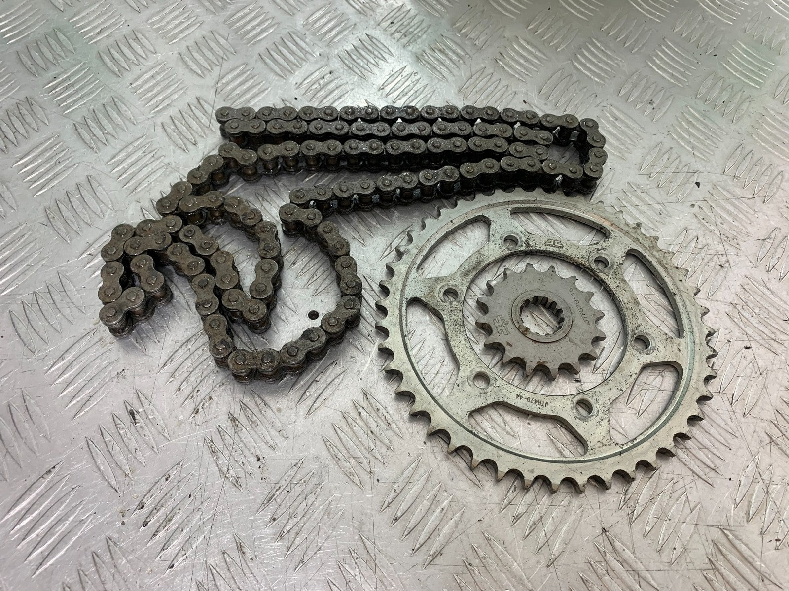 YAMAHA FZS1000 FAZER CHAIN AND SPROCKETS (USED)  YEAR 2001-05 (CMB1275)