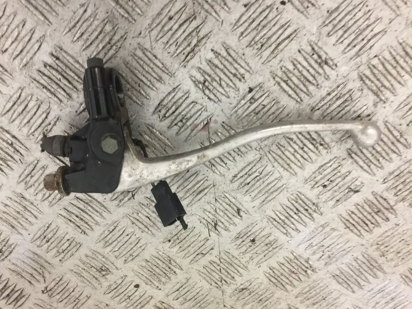 TRIUMPH 595 DAYTONA CLUTCH LEVER AND BRACKET   YEAR 1997-1998  (STOCK 691)