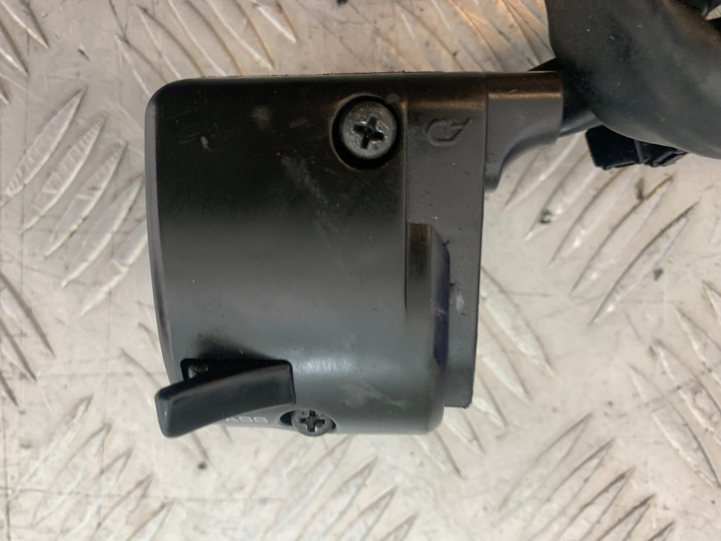 YAMAHA YZF R1 14 B BIG BANG LEFT SWITCH GEAR   2009-14 (CMB1175)