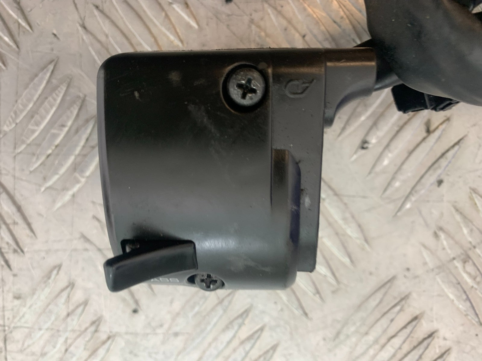 YAMAHA YZF R1 14 B BIG BANG LEFT SWITCH GEAR   2009-14 (CMB1175)