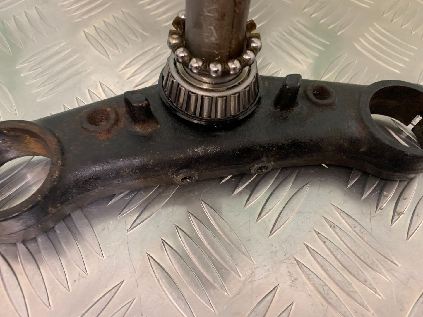 HONDA CBR1100 BLACKBIRD BOTTOM YOKE   YEAR 1996-1998 (STOCK 936)