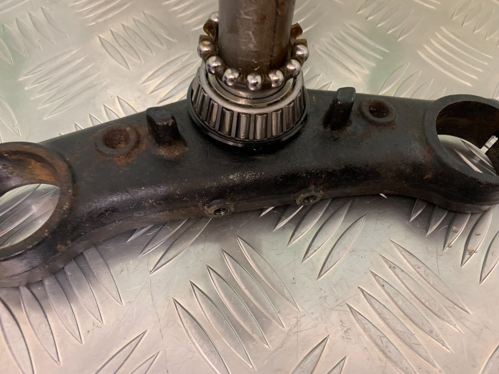HONDA CBR1100 BLACKBIRD BOTTOM YOKE   YEAR 1996-1998 (STOCK 936)