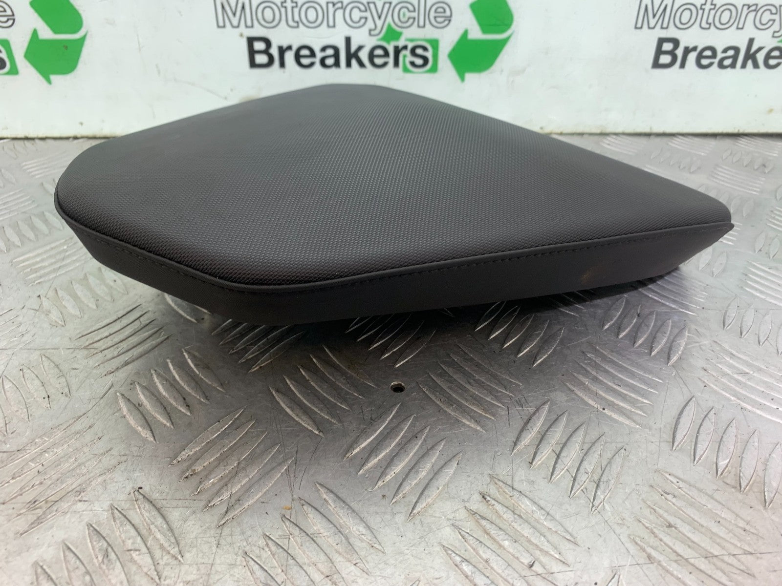 KTM 690 DUKE R LC4 REAR PILLION SEAT YEAR 2012-2015  (CMB1180)