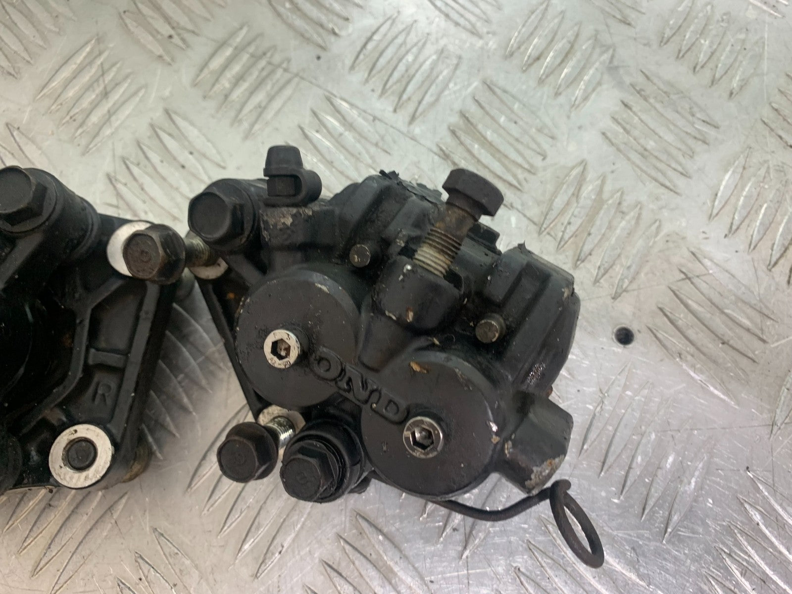HONDA GL500 GL 500 SILVERWING FRONT BRAKE CALIPERS YEAR 1981-82  (CMB1168)