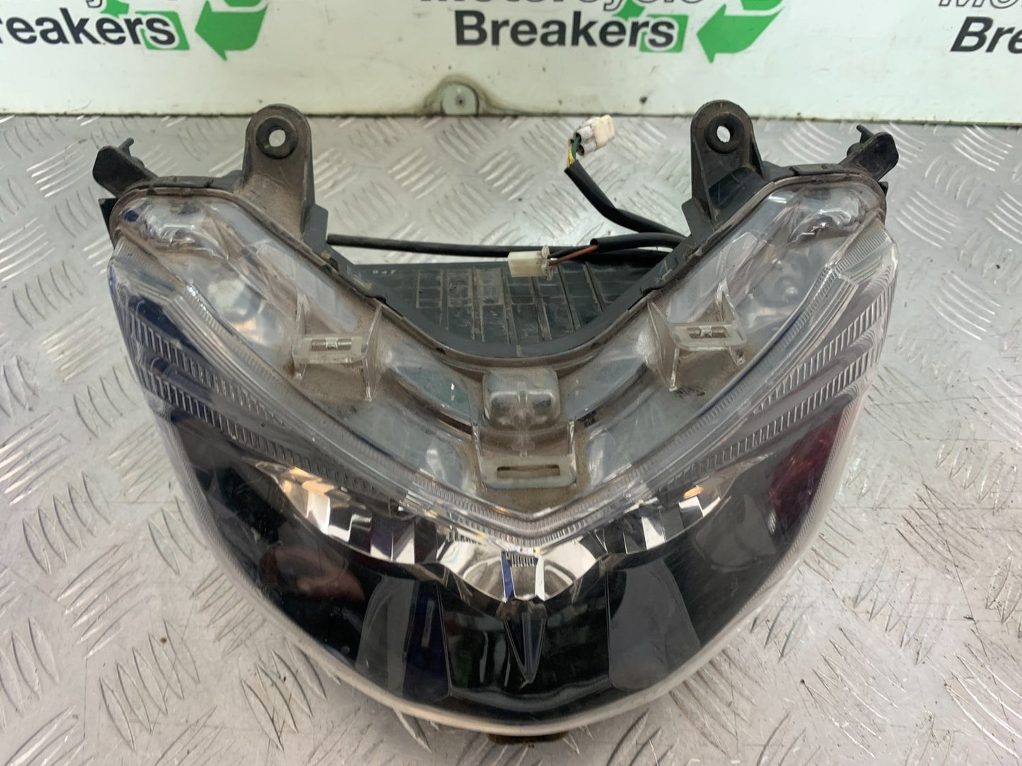 YAMAHA XMAX 125 XMAX-125 HEADLIGHT   YEAR 2015-2020  (CMB1266)
