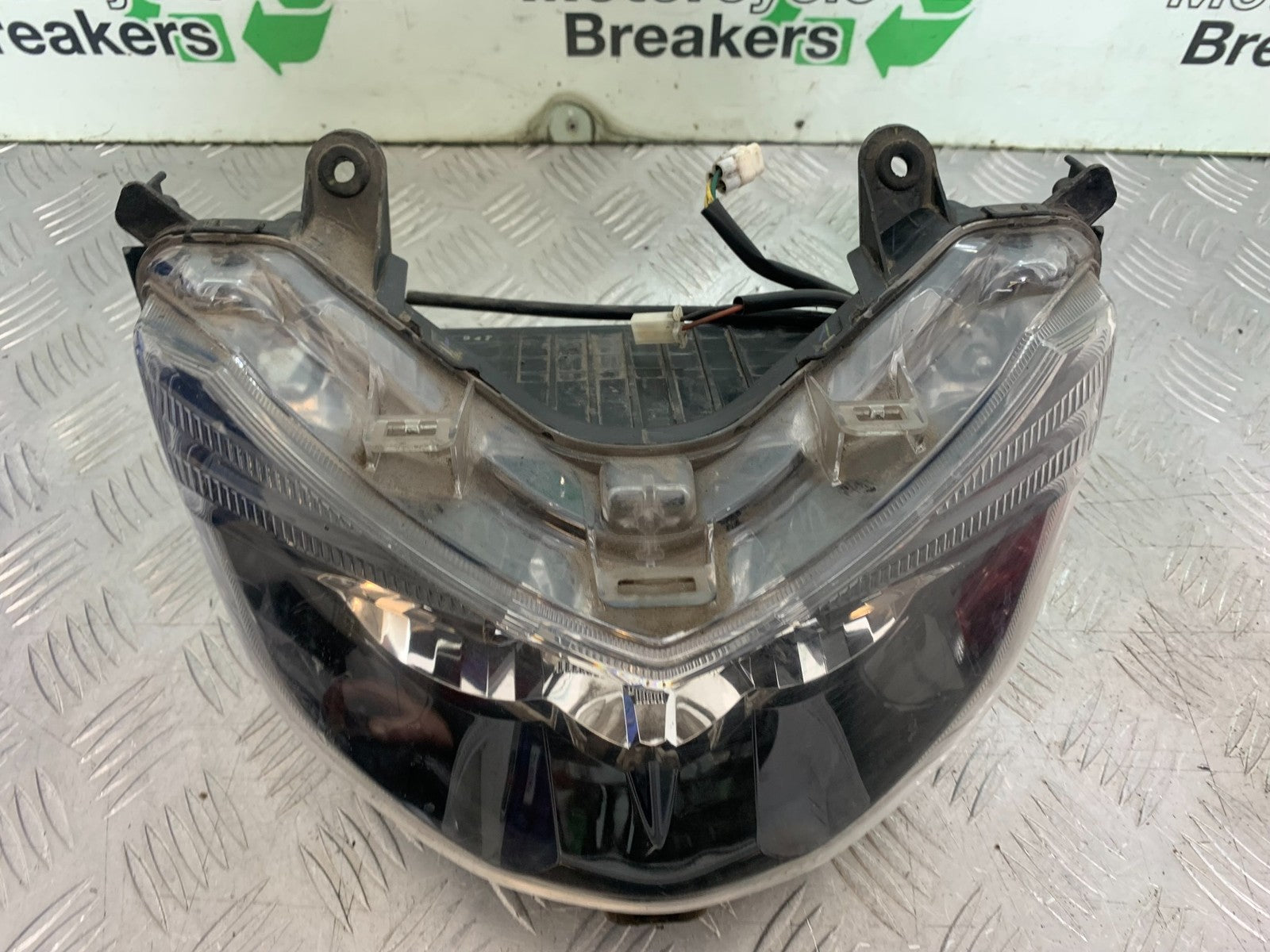 YAMAHA XMAX 125 XMAX-125 HEADLIGHT   YEAR 2015-2020  (CMB1266)