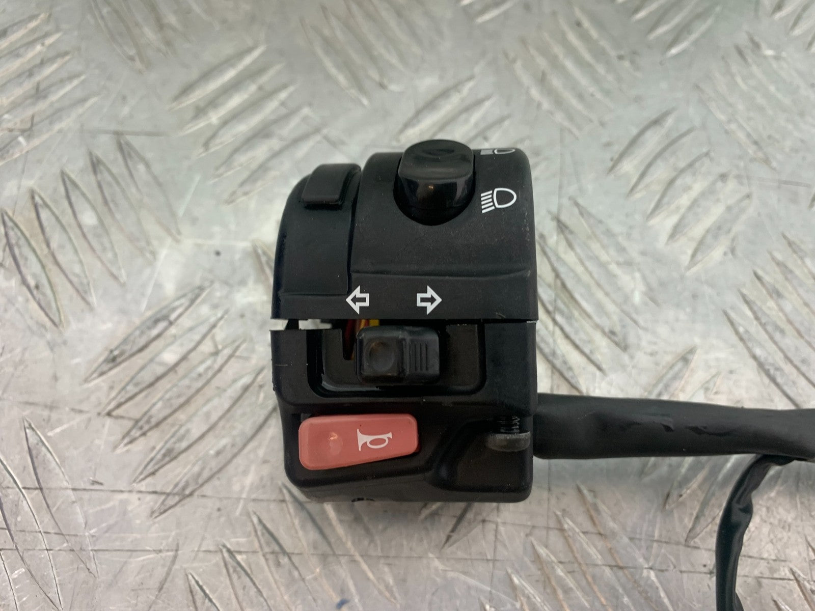 TRIUMPH 675 STREET TRIPLE R LEFT SWITCH GEAR  YEAR 2013 - 2016 (CMB1221)