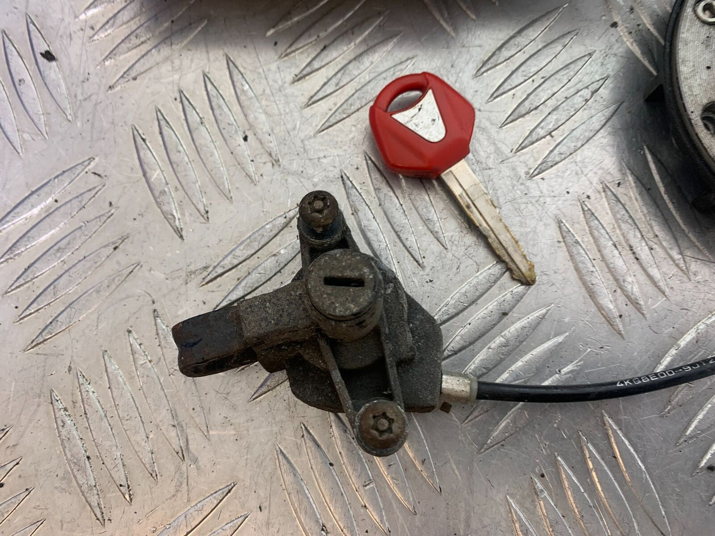 YAMAHA XJR1300 XJR 1300 LOCKS AND KEY   YEAR  1999-2003 (CMB1119)
