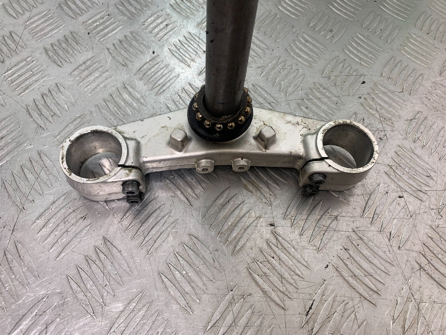 YAMAHA FZS1000 FAZER BOTTOM YOKE  YEAR 2001-05 (CMB1275)