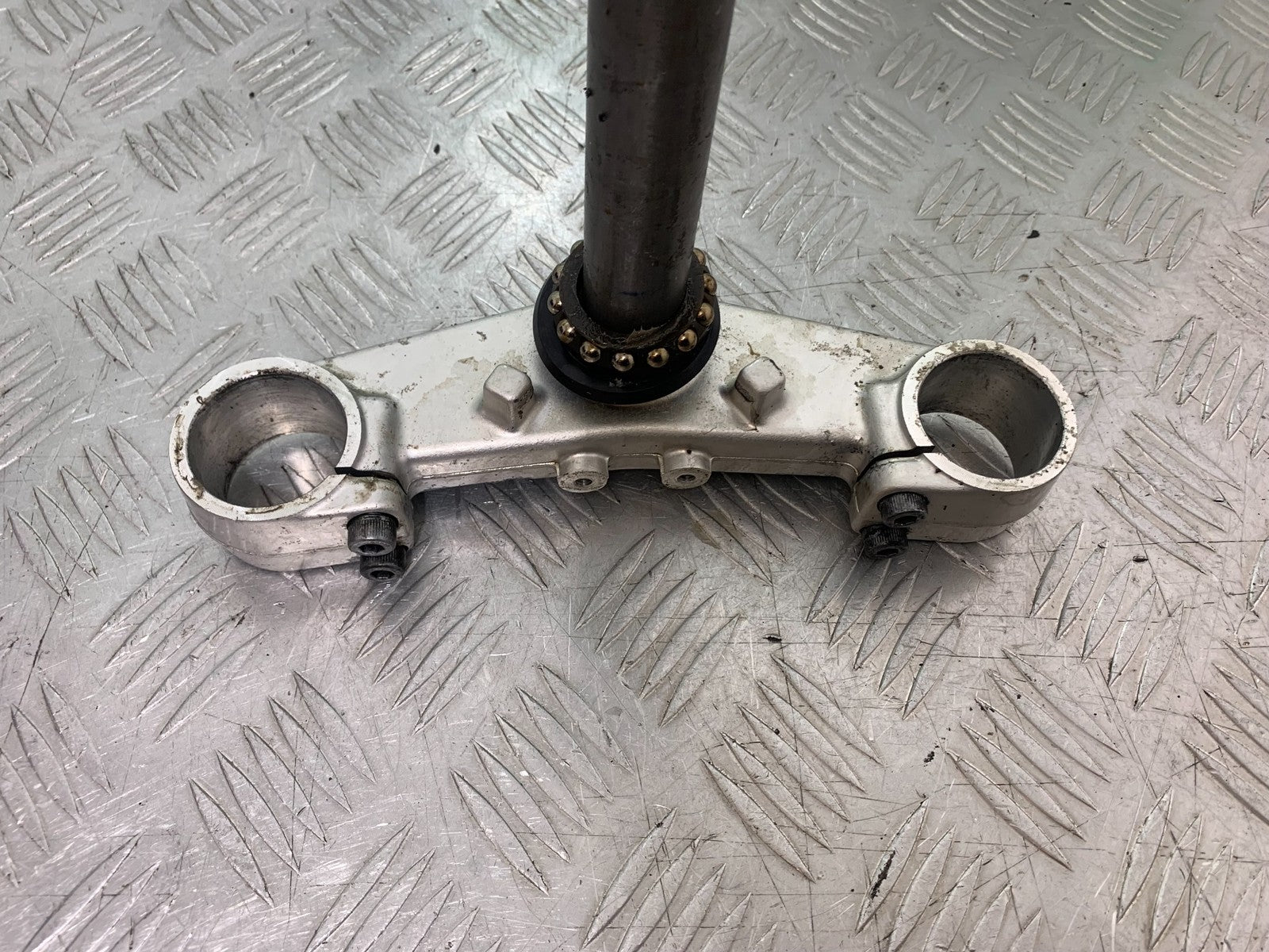 YAMAHA FZS1000 FAZER BOTTOM YOKE  YEAR 2001-05 (CMB1275)