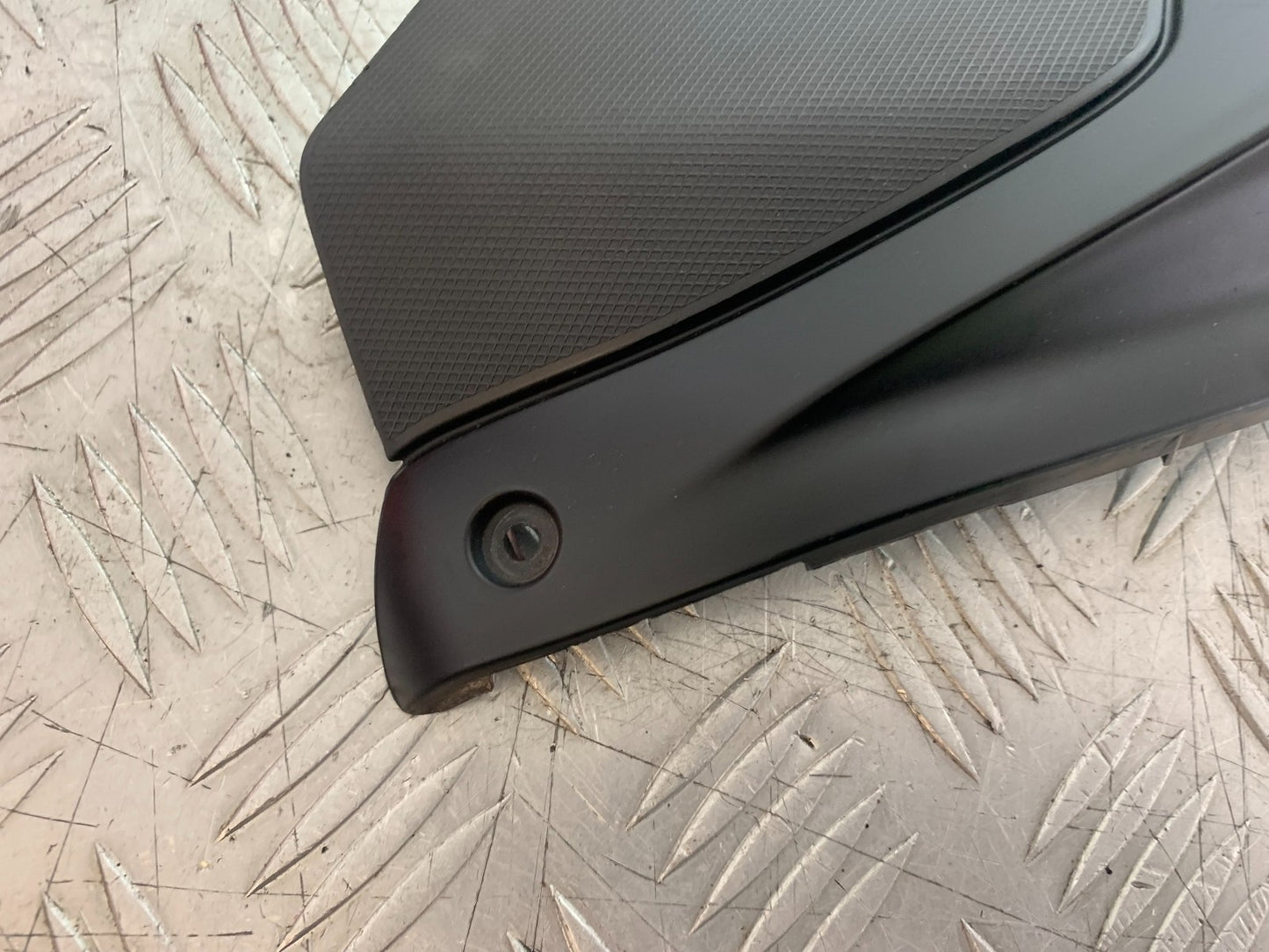 APRILIA RSV4 FACTORY RIGHT AIR TUBE COVER  YEAR 2009-2012 (CMB1224)