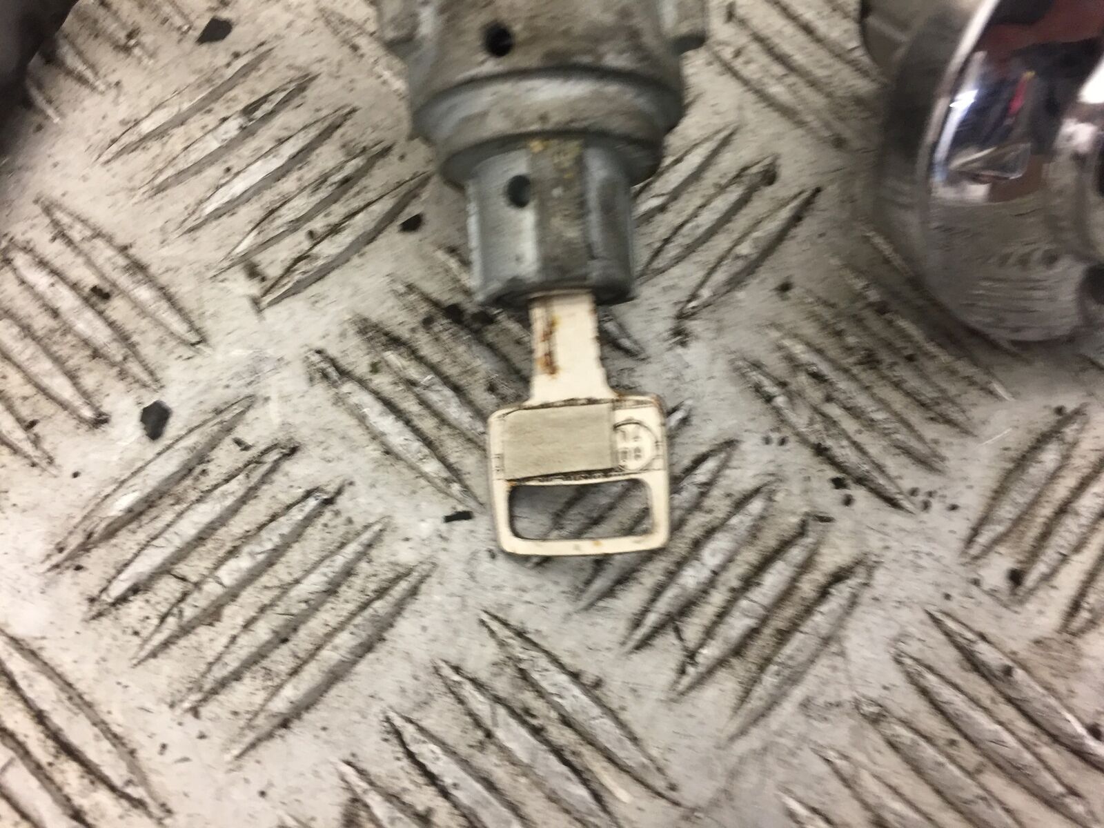 HONDA VT600 VT 600 SHADOW IGNITION PETROL CAP KEY    YEAR 1996 (STOCK 389)