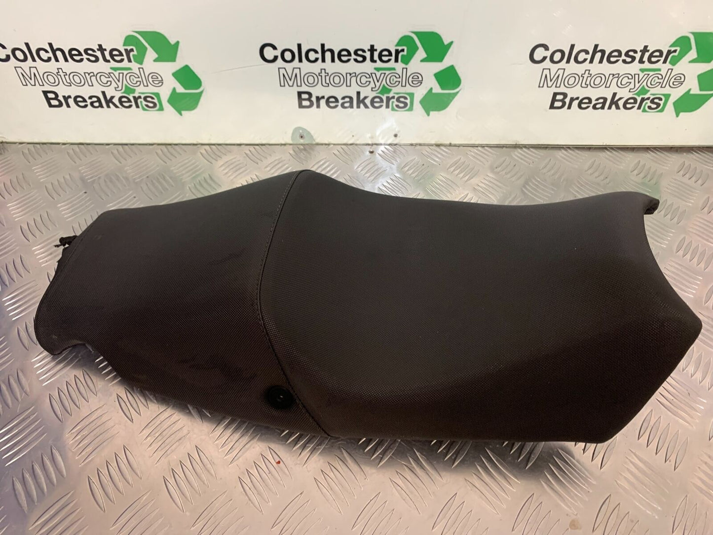TRIUMPH 1050 SPRINT SEAT  YEAR 2004-2007 (STOCK 956)