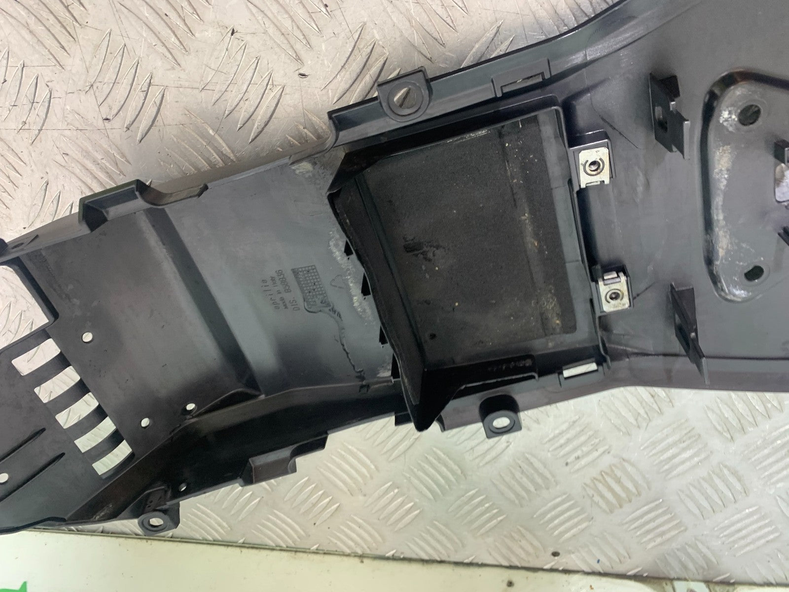 APRILIA TUONO 1000 V4 UNDERTRAY YEAR 2013-2014  (CMB1239)
