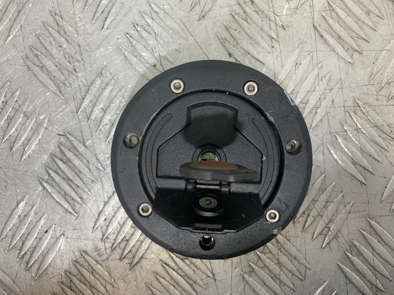 ROYAL ENFIELD HIMALAYAN 411 PETROL CAP AND KEY  YEAR 2018-2023 (CMB1322)