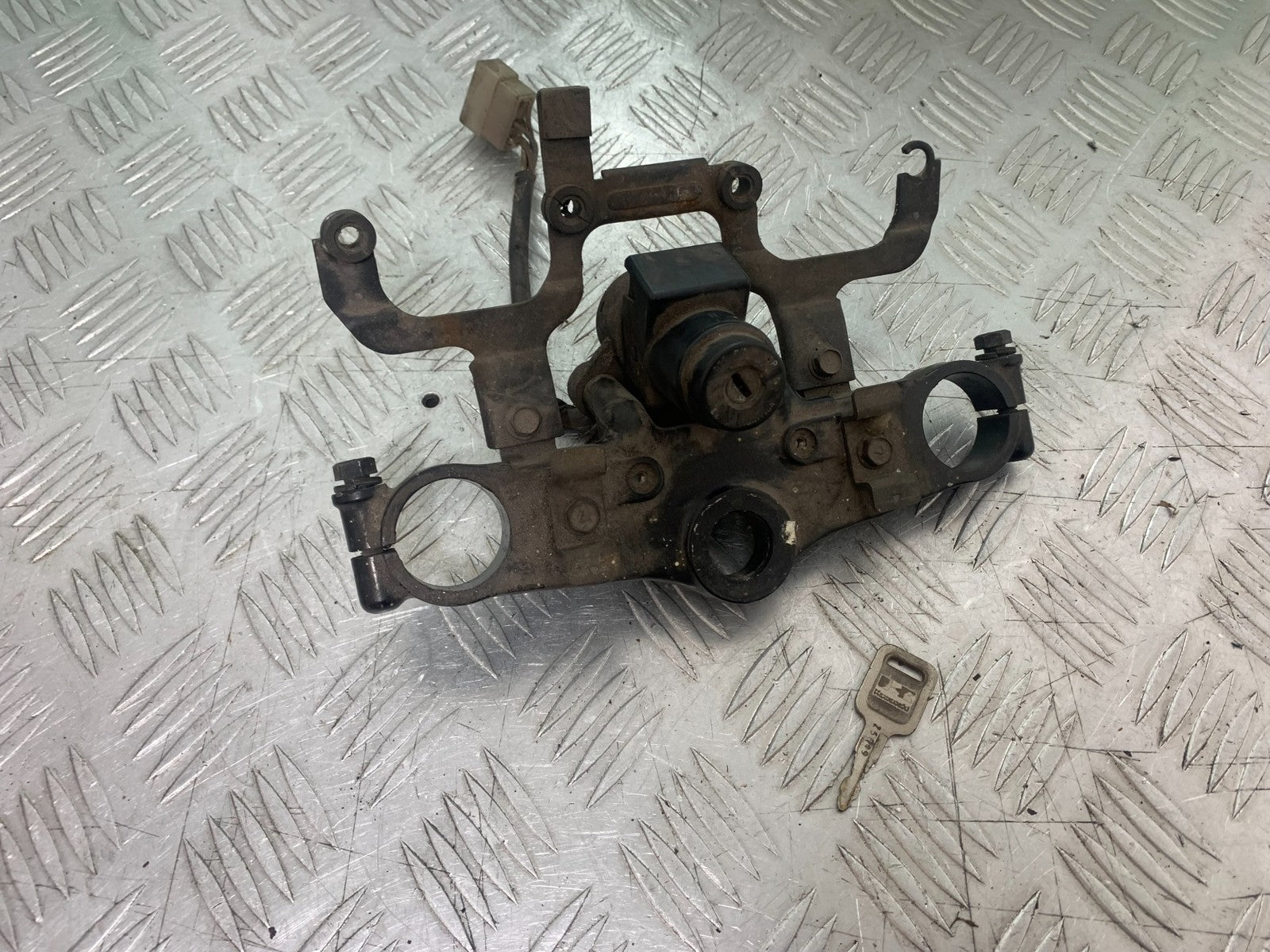 KAWASAKI GT550 GT 550 IGNITION SWITCH AND KEY   YEAR 1989-1994