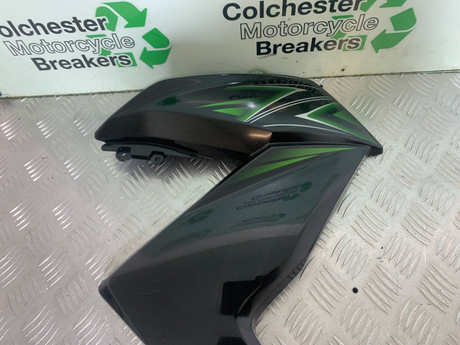 KAWASAKI Z300 ER300 RIGHT FAIRING PANEL YEAR 2016-2018  (CMB1056)