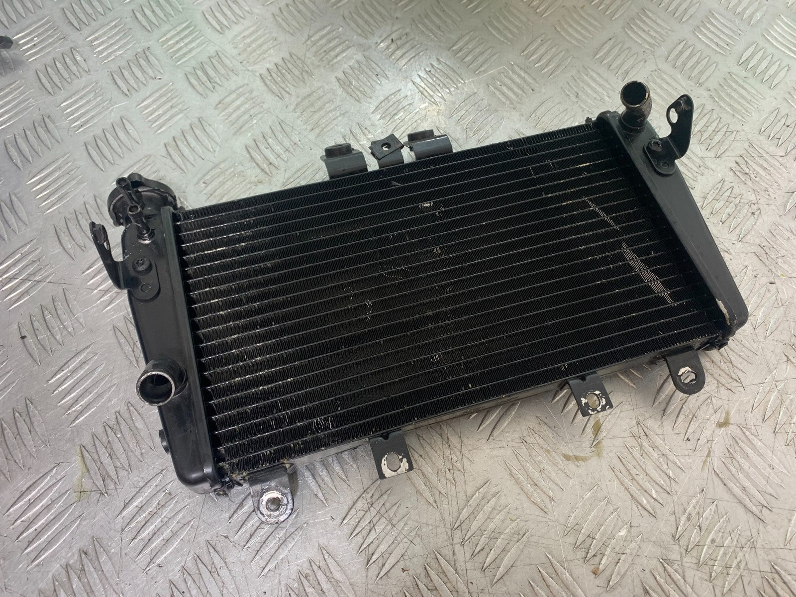 TRIUMPH 1050 SPEED TRIPLE RADIATOR YEAR 2005-2007 (CMB1322)