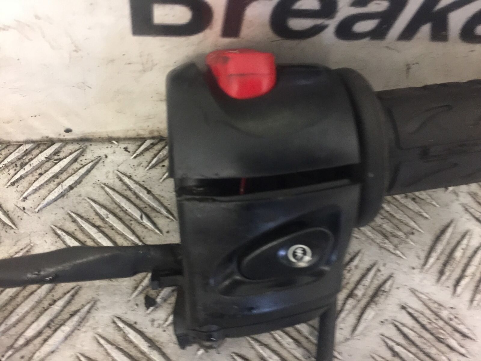 YAMAHA FZ6 RIGHT SWITCH GEAR  YEAR 2005 (STOCK 473)