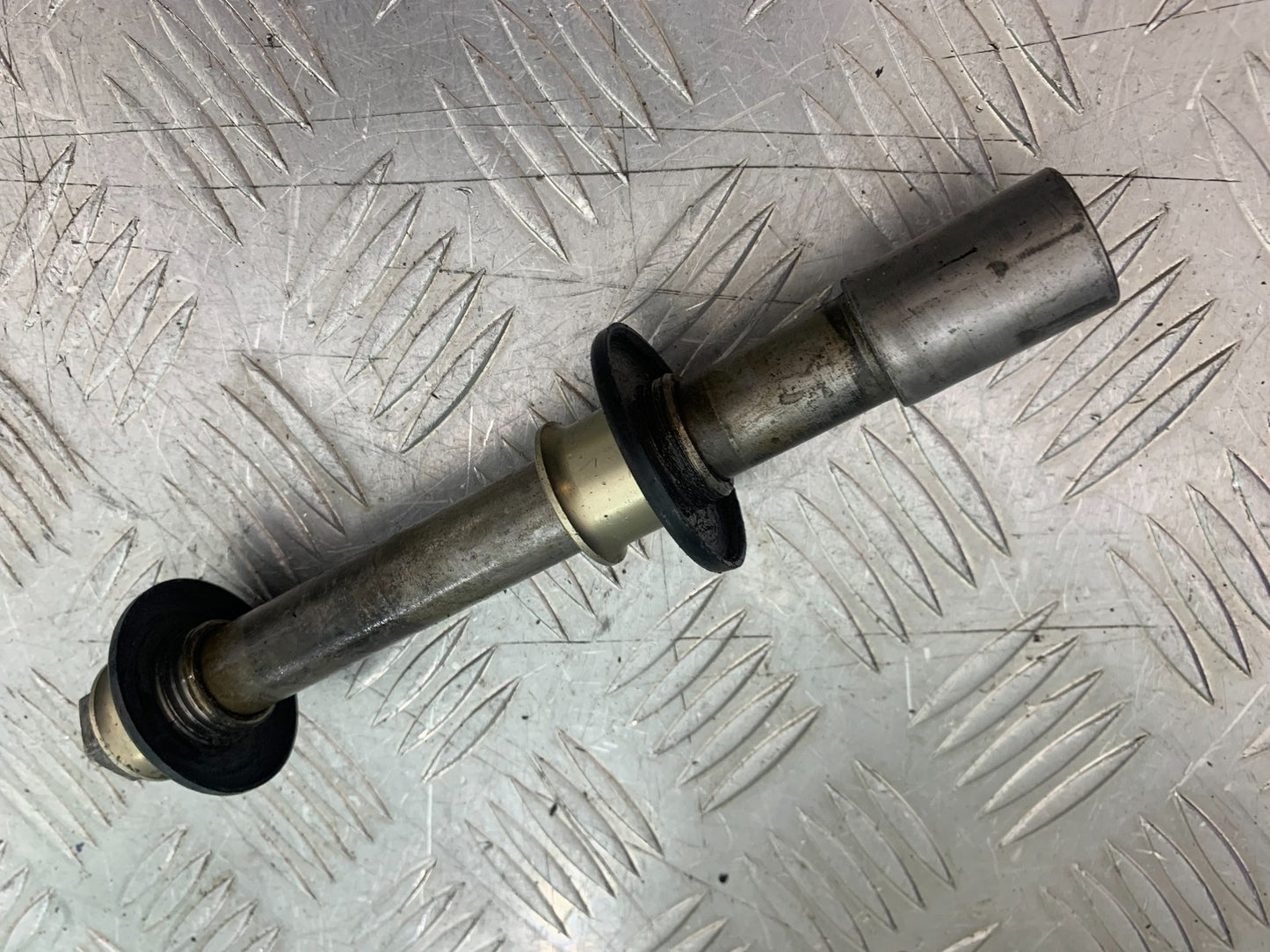KAWASAKI KXF450 KXF 450 FRONT WHEEL SPINDLE YEAR 2013 CMB1217)