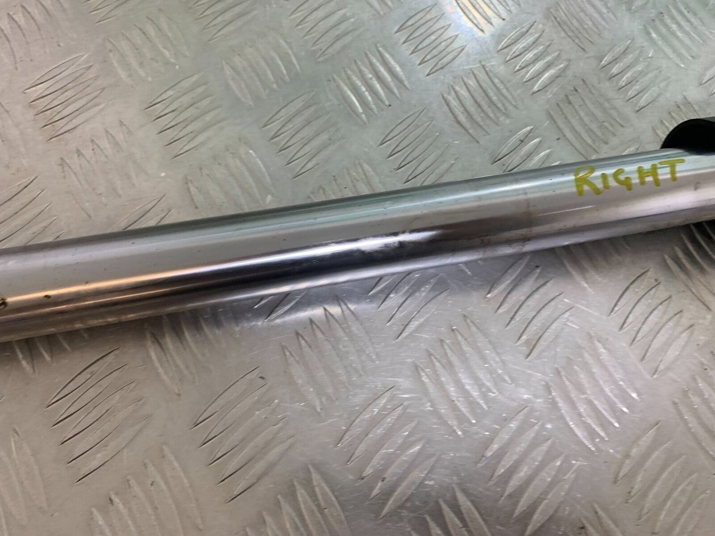 HONDA CBR1100 BLACKBIRD RIGHT FORK YEAR 1996-1998 (CMB1017)