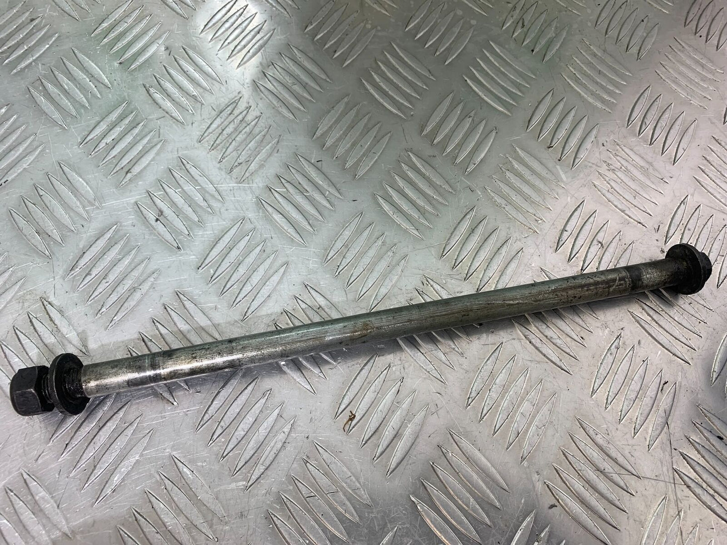 YAMAHA FJ1100 FJ 1100 SWINGARM SPINDLE   YEAR 1984-1985 (CMB1101)