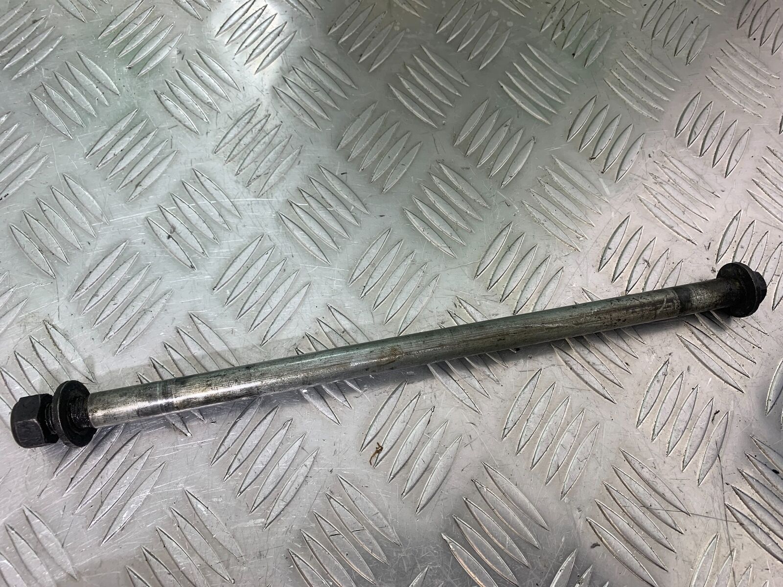 YAMAHA FJ1100 FJ 1100 SWINGARM SPINDLE   YEAR 1984-1985 (CMB1101)