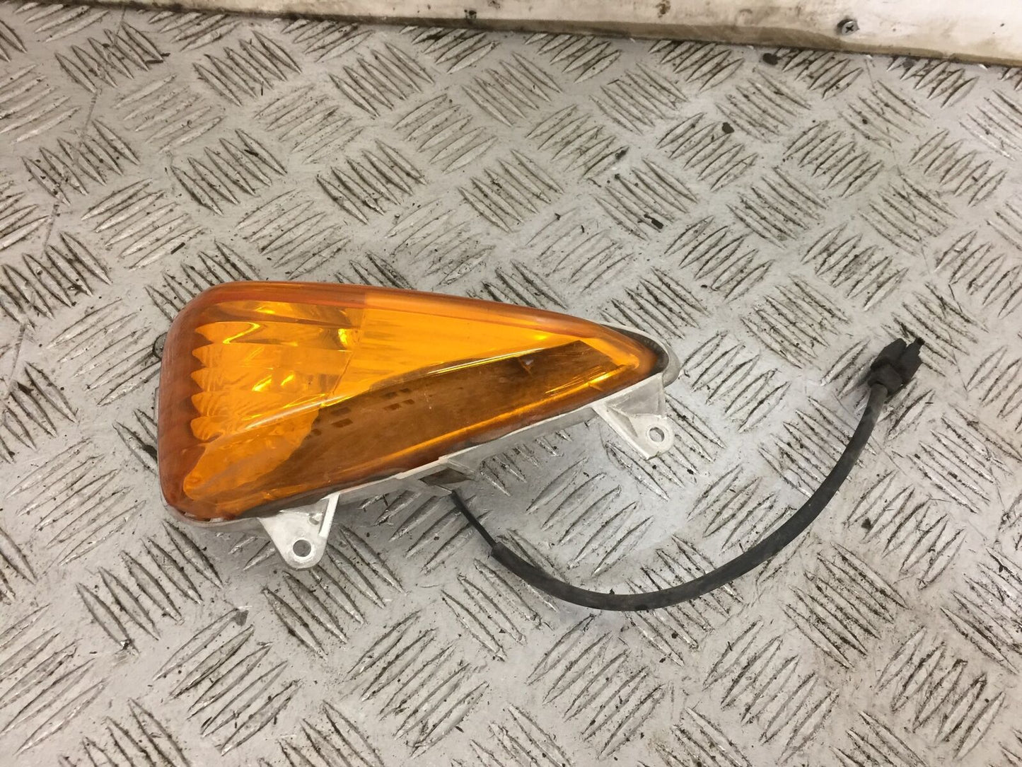 HONDA XL1000 VARADERO FRONT LEFT INDICATOR YEAR 2004 (STOCK 764)