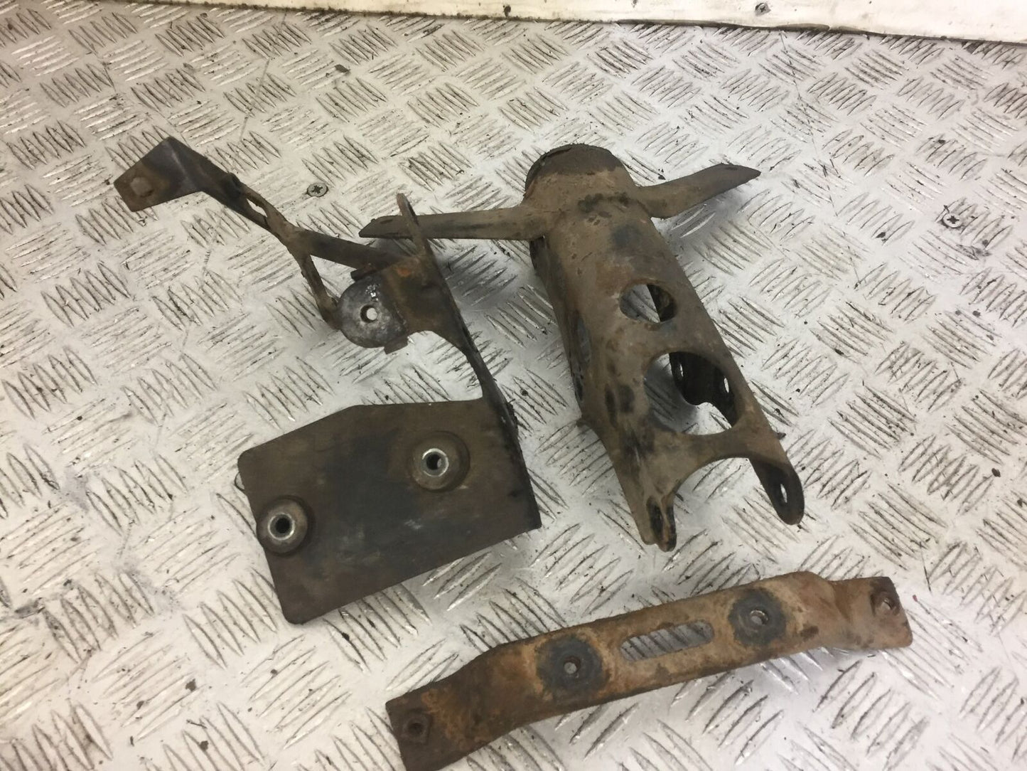 YAMAHA XT660 Z TENERE METAL BRACKETS  YEAR 2012  (STOCK 661)