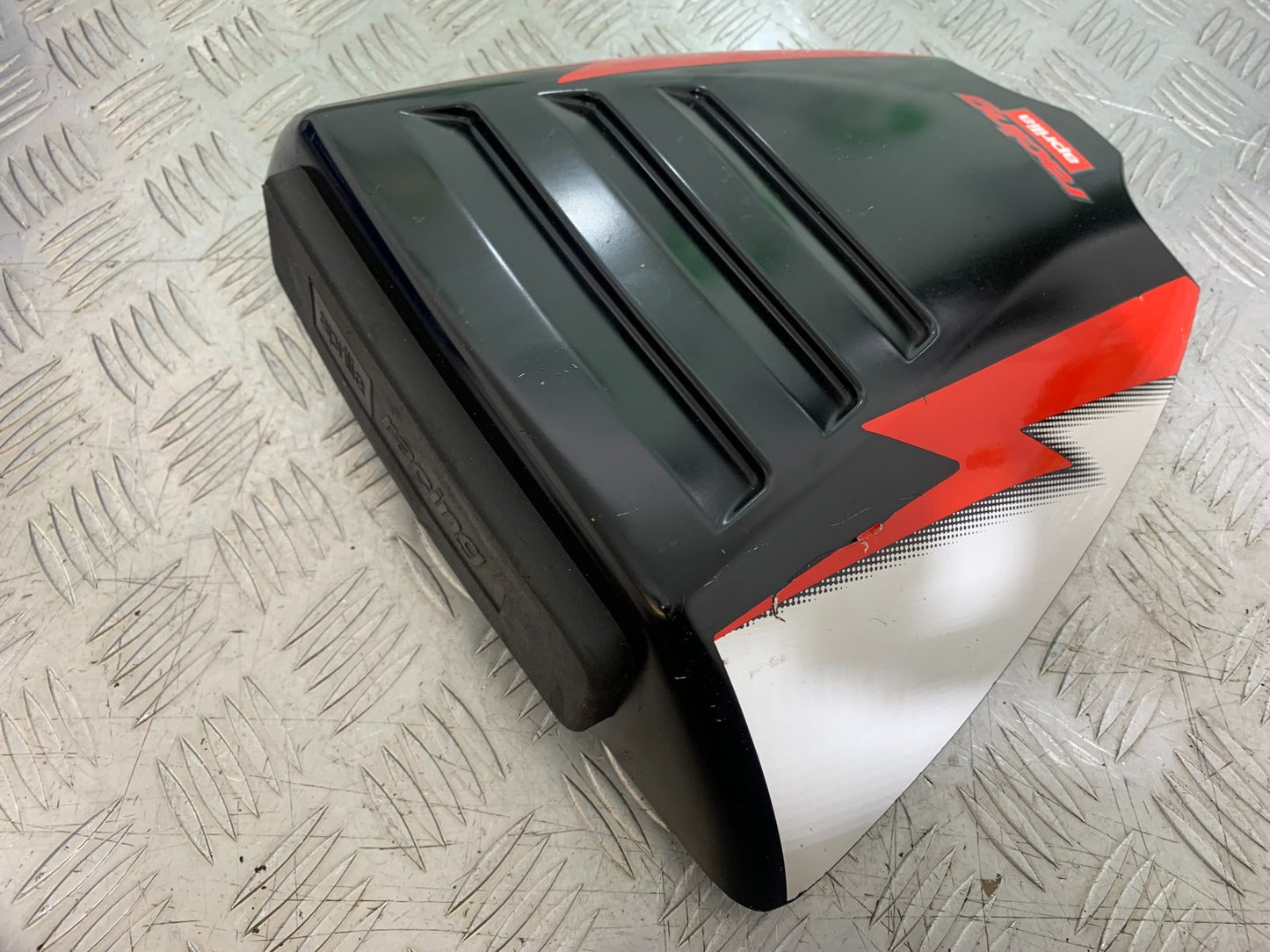APRILIA RSV1000 RSV 1000 MILLE SEAT HUMP  1998- 2003 (CMB1184)