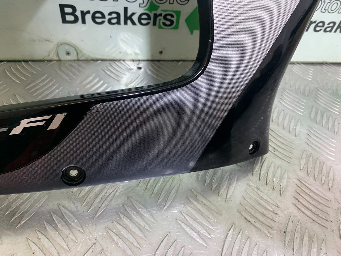 HONDA CBR 929 RRY FIREBLADE RIGHT MIDDLE FAIRING PANEL YEAR 2000-01 (CMB1094)