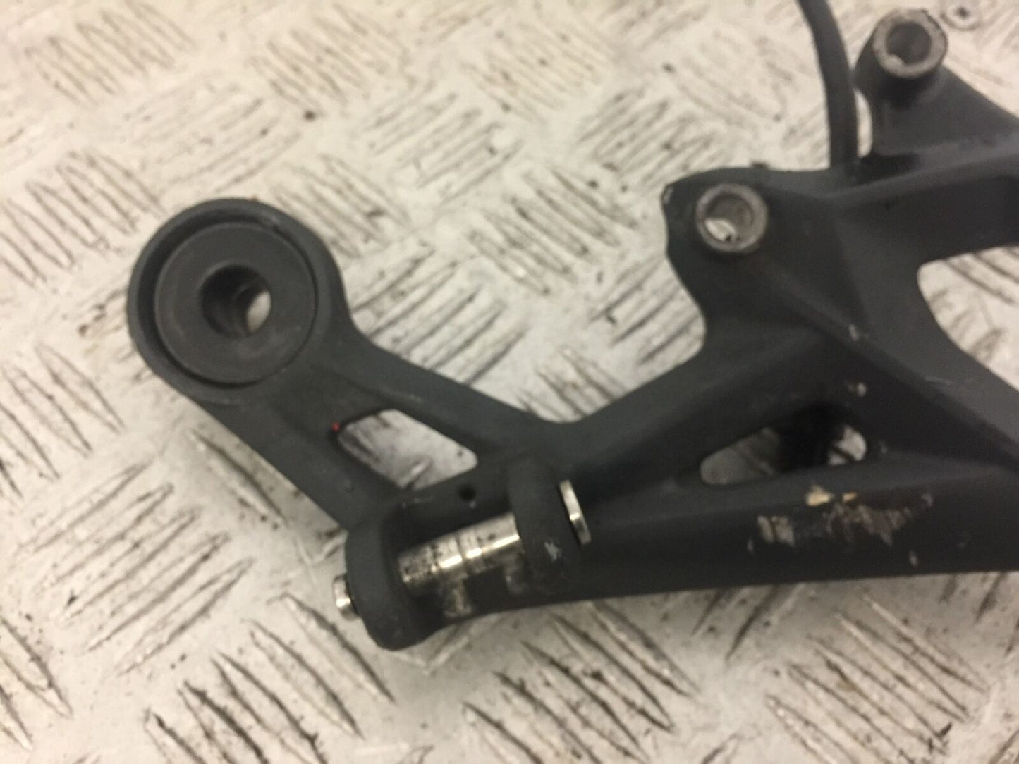 TRIUMPH 675 STREET TRIPLE FRONT RIGHT HANGER  YEAR 2016 (STOCK 674)