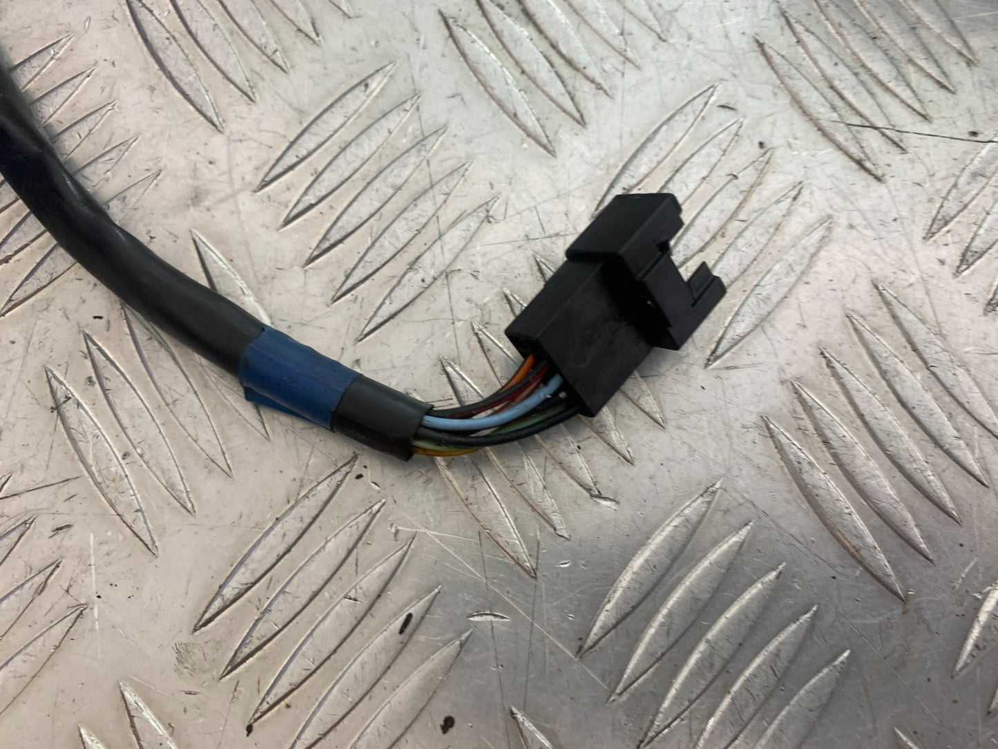 SUZUKI GSF600 GSF 600 BANDIT RIGHT SWITCH GEAR  YEAR 2001-2003 (CMB1157)