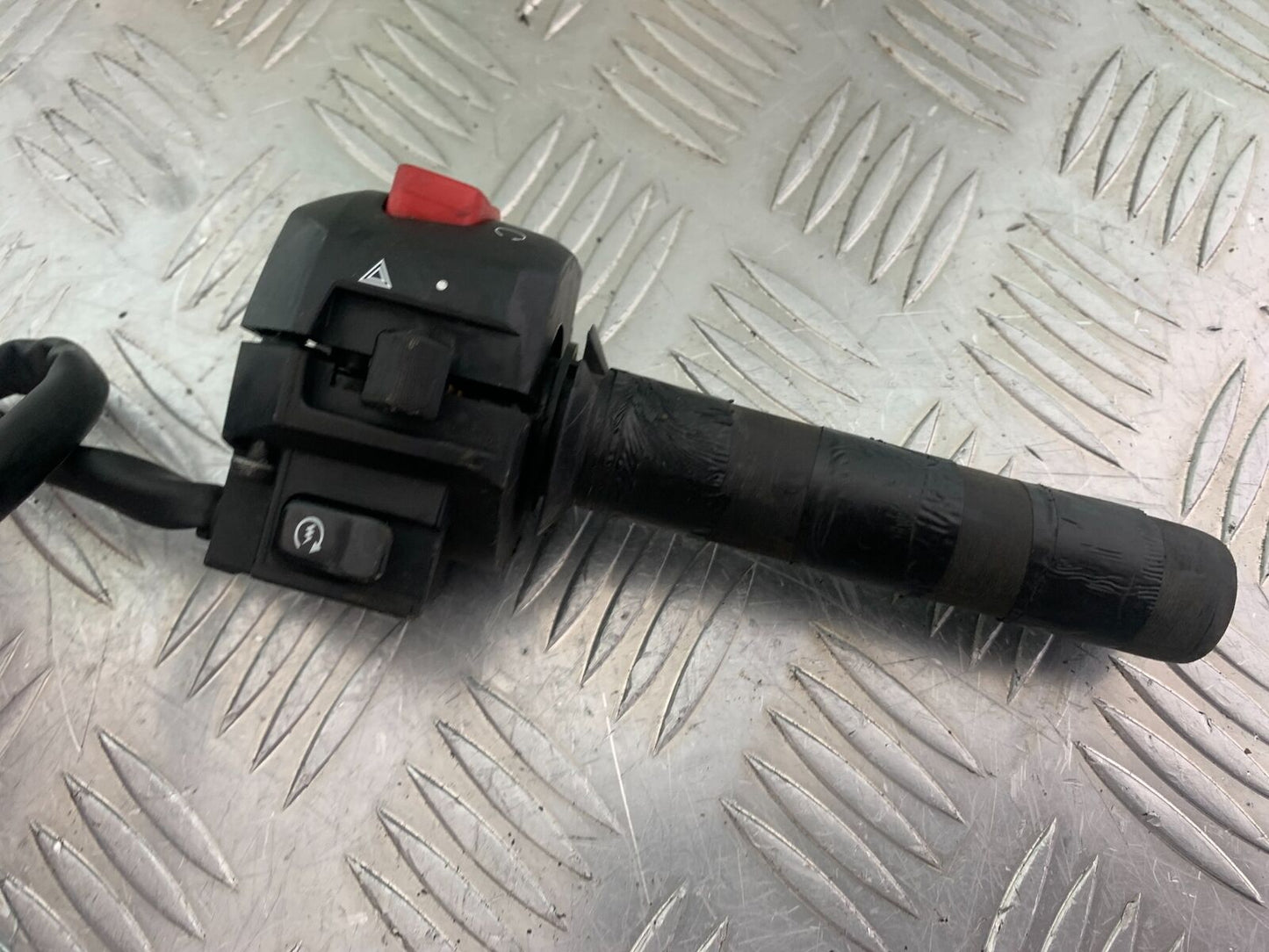 SUZUKI DL 650 V-STROM RIGHT SWITCH GEAR  YEAR 2020 (CMB1117)