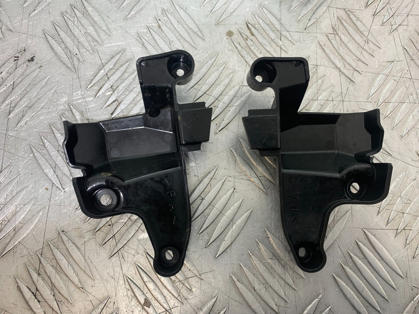YAMAHA YZF R1 4C8 LEFT AND RIGHT FRAME BRACKETS   YEAR 2007-2008 (CMB1237)