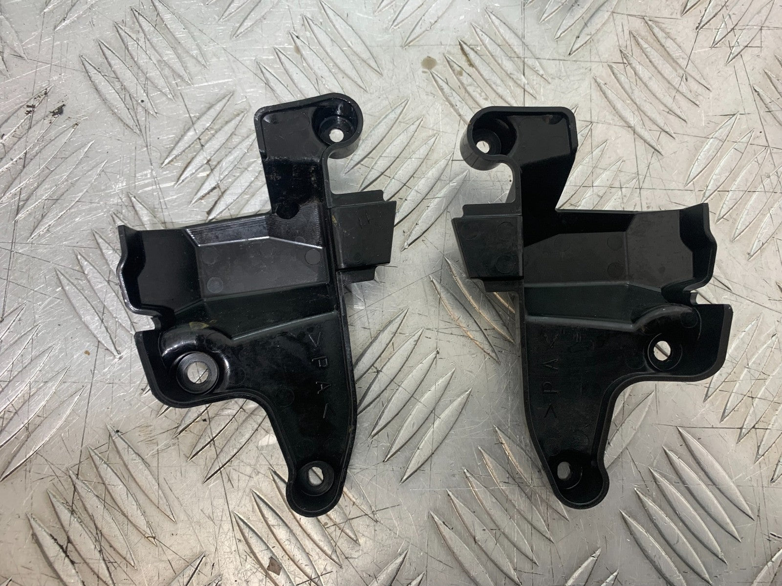 YAMAHA YZF R1 4C8 LEFT AND RIGHT FRAME BRACKETS   YEAR 2007-2008 (CMB1237)
