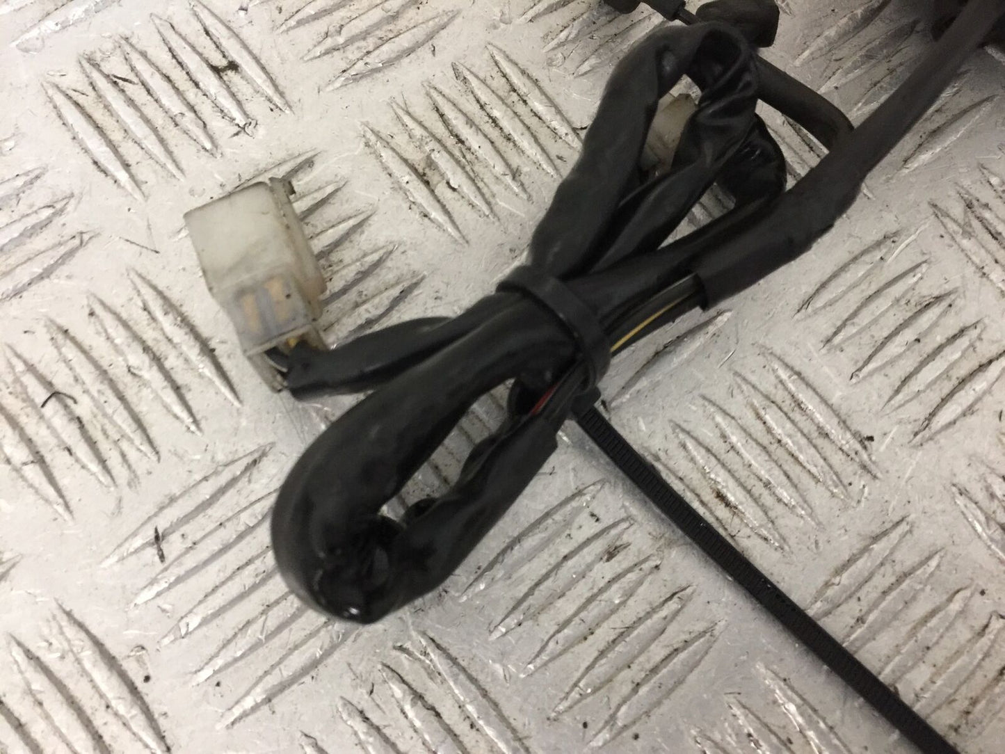 HONDA CBR125 CBR 125 RIGHT SWITCH GEAR   YEAR 2007-10 (STOCK 884)