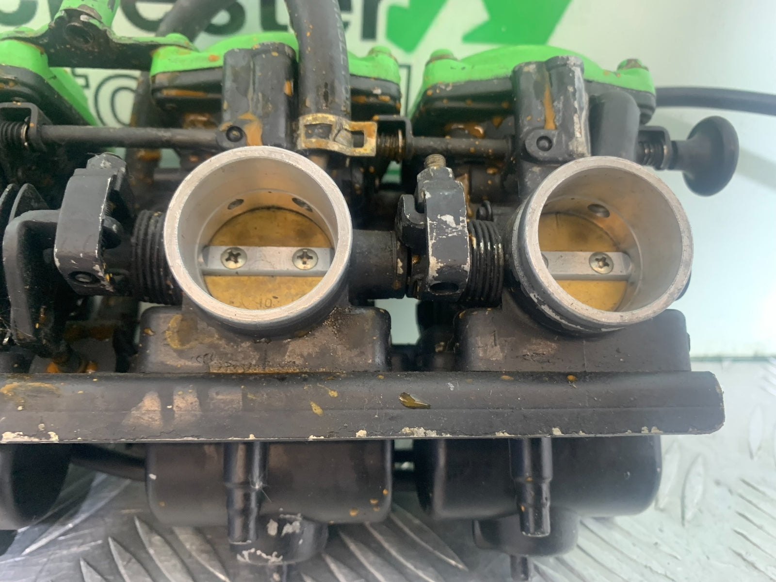 KAWASAKI GT550 GT 550 CARBS YEAR 1984-87 (CMB1141)